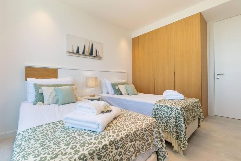 Amazing With Sea-view, Close To With Pool, Sauna, Wifi And Private Parking * Lagos